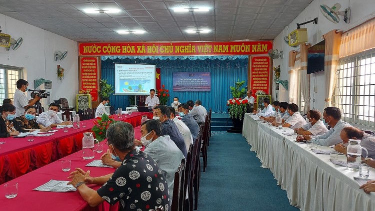Ban quản lý Chương trình Hỗ trợ Phát triển huyện Đông Hải. lãnh đạo các sở ngành của huyện Đông Hải, tỉnh Bạc Liêu, các xã dự án và nhóm năng lượng sạch tham gia Hội thảo tại đầu cầu huyện Đông Hải, tỉnh B Ban quản lý Chương trình Hỗ trợ Phát triển huyện Đông Hải. lãnh đạo các sở ngành của huyện Đông Hải, tỉnh Bạc Liêu, các xã dự án và nhóm năng lượng sạch tham gia Hội thảo tại đầu cầu huyện Đông Hải, tỉnh B