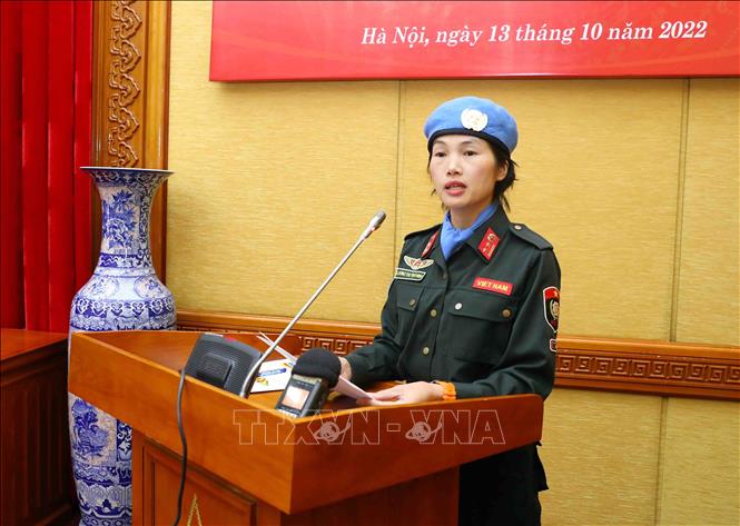 Ba sĩ quan Công an nhân dân lên đường thực hiện nhiệm vụ gìn giữ hòa bình LHQ Chú thích ảnh