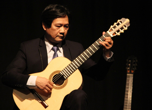 Tác phẩm của nhạc sĩ gốc Việt tỏa sáng tại Cuộc thi Guitar quốc tế Berlin 2022 Chú thích ảnh