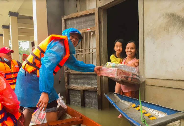 World Vision Việt Nam trong chuyến cứu trợ khẩn cấp cho người dân tại huyện Hải Lăng, tỉnh Quảng Trị World Vision Việt Nam trong chuyến cứu trợ khẩn cấp cho người dân tại huyện Hải Lăng, tỉnh Quảng Trị