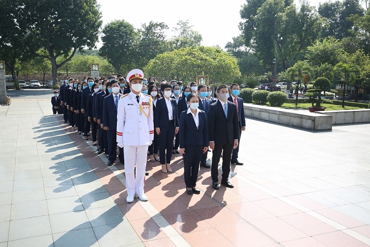 Chùm ảnh Liên hiệp Hữu nghị báo công dâng bác nhân kỷ niệm 70 năm Ngày Truyền thống Chùm ảnh Liên hiệp Hữu nghị báo công dâng bác nhân kỷ niệm 70 năm Ngày Truyền thống