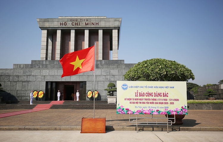Chùm ảnh Liên hiệp Hữu nghị báo công dâng bác nhân kỷ niệm 70 năm Ngày Truyền thống Chùm ảnh Liên hiệp Hữu nghị báo công dâng bác nhân kỷ niệm 70 năm Ngày Truyền thống