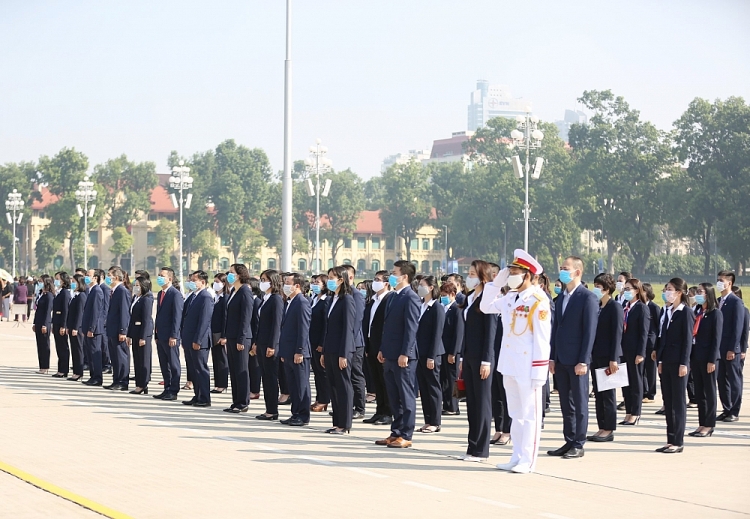Chùm ảnh Liên hiệp Hữu nghị báo công dâng bác nhân kỷ niệm 70 năm Ngày Truyền thống Chùm ảnh Liên hiệp Hữu nghị báo công dâng bác nhân kỷ niệm 70 năm Ngày Truyền thống