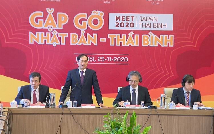 Thứ trưởng Thường trực Bộ Ngoại giao Bùi Thanh Sơn phát biểu tại Tọa đàm 'Gặp gỡ Nhật Bản - Thái Bình’. Thứ trưởng Thường trực Bộ Ngoại giao Bùi Thanh Sơn phát biểu tại Tọa đàm 'Gặp gỡ Nhật Bản - Thái Bình’.