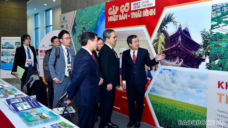 Ông Ngô Đông Hải, Bí thư Tỉnh ủy Thái Bình giới thiệu tiềm năng, thế mạnh của tỉnh với các nhà đầu tư Nhật Bản. Ông Ngô Đông Hải, Bí thư Tỉnh ủy Thái Bình giới thiệu tiềm năng, thế mạnh của tỉnh với các nhà đầu tư Nhật Bản.
