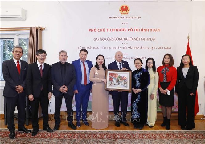 Phó Chủ tịch nước Võ Thị Ánh Xuân gặp đại diện cộng đồng người Việt tại Hy Lạp Phó Chủ tịch nước Võ Thị Ánh Xuân gặp đại diện cộng đồng người Việt tại Hy Lạp Ảnh thời sự trong nước - Nội chính & Ngoại giao - Thông tấn xã V