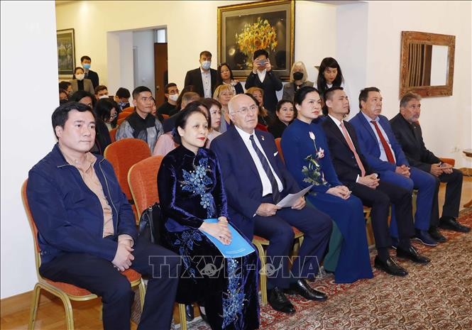 Phó Chủ tịch nước Võ Thị Ánh Xuân gặp đại diện cộng đồng người Việt tại Hy Lạp Phó Chủ tịch nước Võ Thị Ánh Xuân gặp đại diện cộng đồng người Việt tại Hy Lạp Ảnh thời sự trong nước - Nội chính & Ngoại giao - Thông tấn xã V