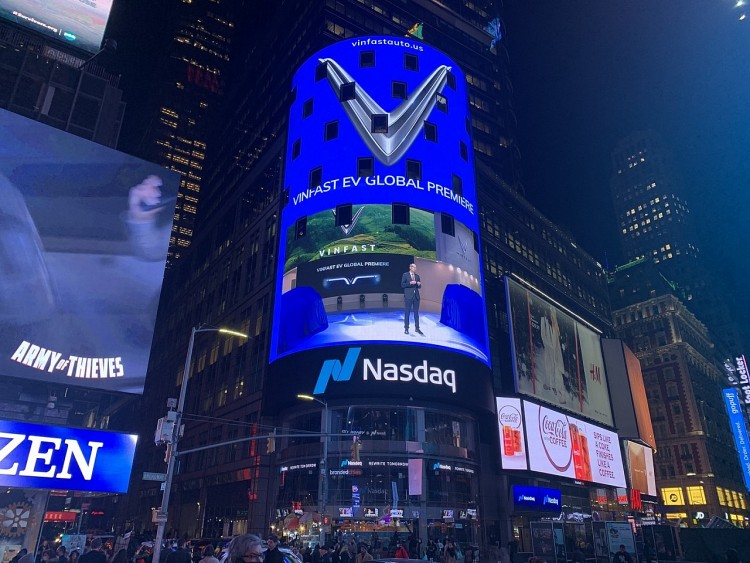 Tự hào hình ảnh VinFast toả sáng trên Quảng trường Thời đại New York Tự hào hình ảnh VinFast toả sáng trên Quảng trường Thời đại New York