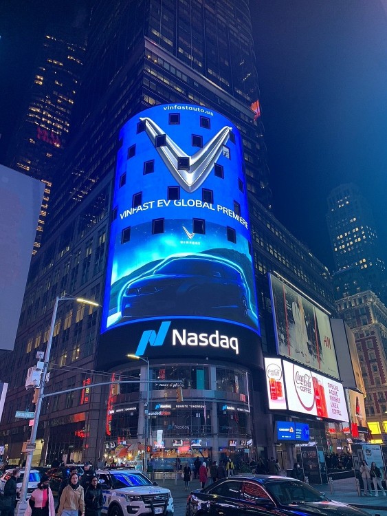 Tự hào hình ảnh VinFast toả sáng trên Quảng trường Thời đại New York Tự hào hình ảnh VinFast toả sáng trên Quảng trường Thời đại New York