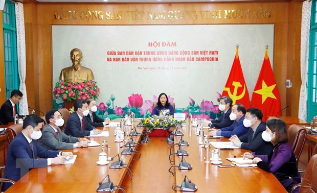 Việt Nam-Campuchia tăng cường hợp tác trong công tác dân vận | Chính trị | Vietnam+ (VietnamPlus) Việt Nam-Campuchia tăng cường hợp tác trong công tác dân vận | Chính trị | Vietnam+ (VietnamPlus)