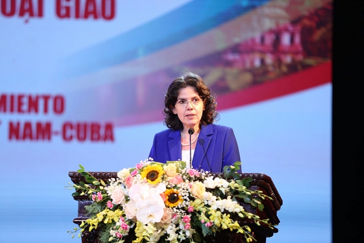 Đại sứ Đặc mệnh Toàn quyền Cộng hoà Cuba tại Việt Nam Lianys Torres Rivera. Đại sứ Đặc mệnh Toàn quyền Cộng hoà Cuba tại Việt Nam Lianys Torres Rivera.