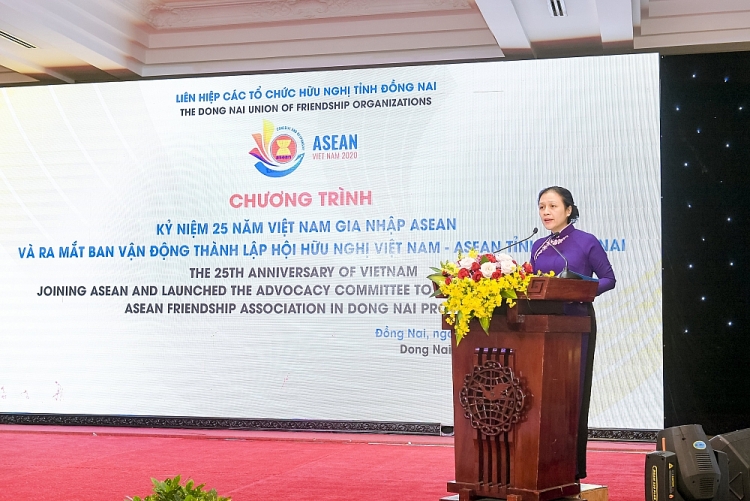 Chủ tịch Liên hiệp các tổ chức hữu nghị Việt Nam Nguyễn Phương Nga phát biểu tại sự kiện.