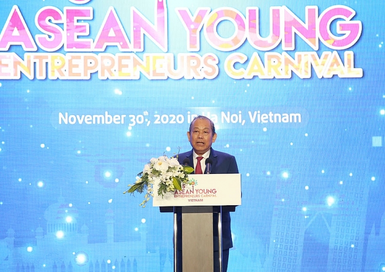 Phó Thủ tướng Thường trực Chính phủ Trương Hòa Bình phát biểu tại Diễn đàn. Phó Thủ tướng Thường trực Chính phủ Trương Hòa Bình phát biểu tại Diễn đàn.