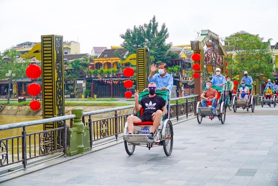 Phố cổ Hội An đón những vị khách quốc tế đầu tiên Phố cổ Hội An đón những vị khách quốc tế đầu tiên