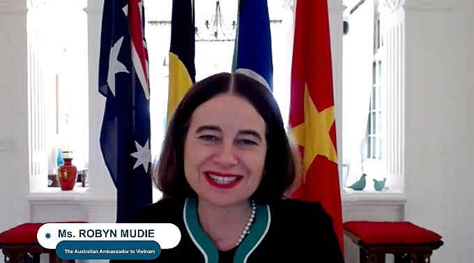 Đại sứ Australia tại Việt Nam, bà Robyn Mudie, tại lễ chào mừng trực tuyến hơn 70 cựu sinh viên Học bổng Chính phủ Australia về nước sáng 4/12. (Ảnh: Đại sứ quán Australia) Đại sứ Australia tại Việt Nam, bà Robyn Mudie, tại lễ chào mừng trực tuyến hơn 70 cựu sinh viên Học bổng Chính phủ Australia về nước sáng 4/12. (Ảnh: Đại sứ quán Australia)