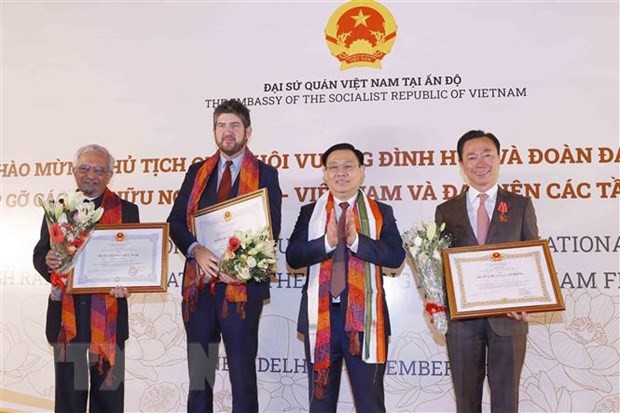 Chủ tịch Quốc hội gặp gỡ lãnh đạo các Hội hữu nghị Ấn Độ-Việt Nam | Chính trị | Vietnam+ (VietnamPlus) Chủ tịch Quốc hội gặp gỡ lãnh đạo các Hội hữu nghị Ấn Độ-Việt Nam | Chính trị | Vietnam+ (VietnamPlus)