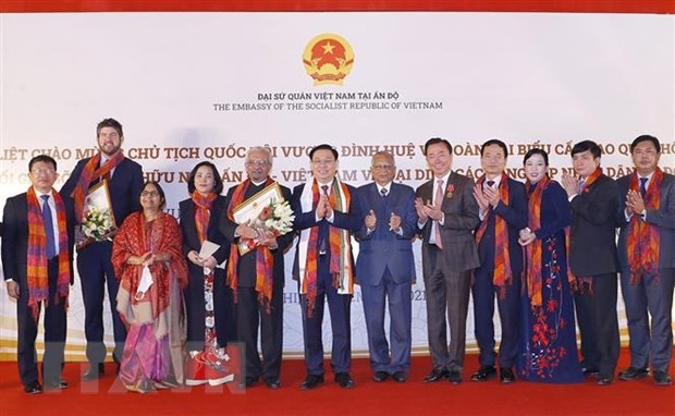 Chủ tịch Quốc hội gặp gỡ lãnh đạo các Hội hữu nghị Ấn Độ-Việt Nam | Chính trị | Vietnam+ (VietnamPlus) Chủ tịch Quốc hội gặp gỡ lãnh đạo các Hội hữu nghị Ấn Độ-Việt Nam | Chính trị | Vietnam+ (VietnamPlus)