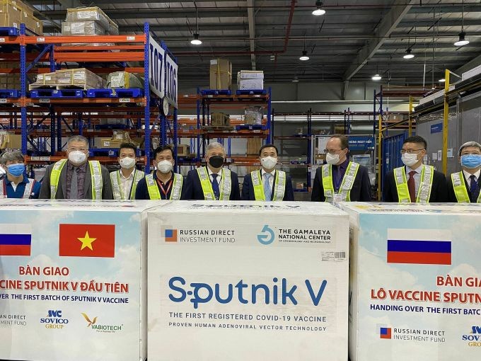 Lô vaccine Sputnik V với 740.000 liều về đến sân bay Nội bài sáng 29/9. Lô vaccine Sputnik V với 740.000 liều về đến sân bay Nội bài sáng 29/9.