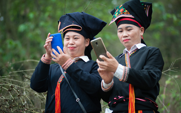 Tìm kiếm giải pháp hỗ trợ phụ nữ chuyển đổi số trong bối cảnh Covid-19 Tìm kiếm giải pháp hỗ trợ phụ nữ chuyển đổi số trong bối cảnh Covid-19