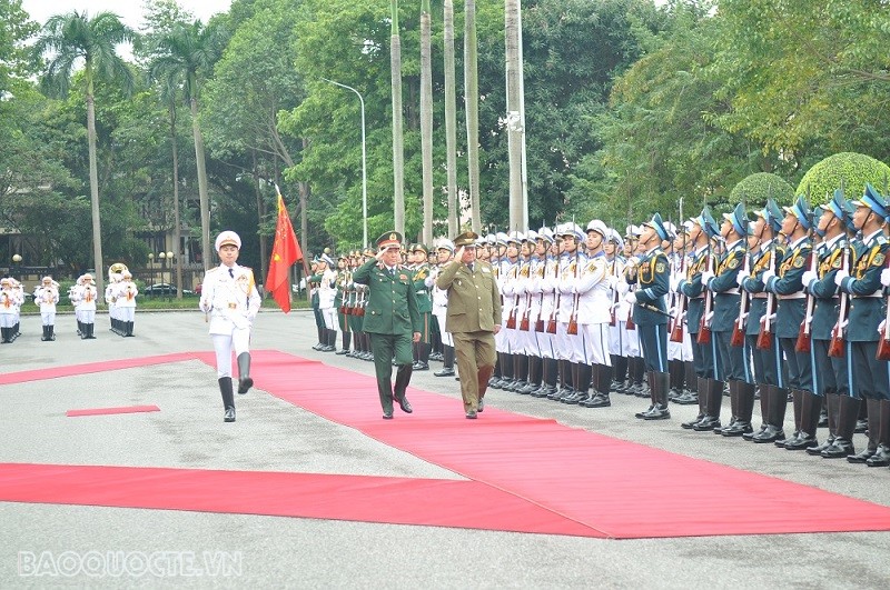 Đại tướng Lương Cường và Trung tướng Victor Rojo Ramos duyệt đội danh dự. (Ảnh: Minh Quân) Đại tướng Lương Cường và Trung tướng Victor Rojo Ramos duyệt đội danh dự. (Ảnh: Minh Quân)