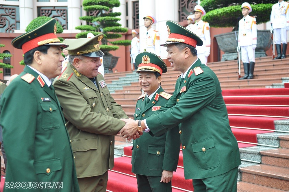 Trung tướng Victor Rojo Ramos gặp gỡ các sĩ quan của Tổng Cục Chính trị Quân đội Nhân dân Việt Nam. (Ảnh: Minh Quân) Trung tướng Victor Rojo Ramos gặp gỡ các sĩ quan của Tổng Cục Chính trị Quân đội Nhân dân Việt Nam. (Ảnh: Minh Quân)