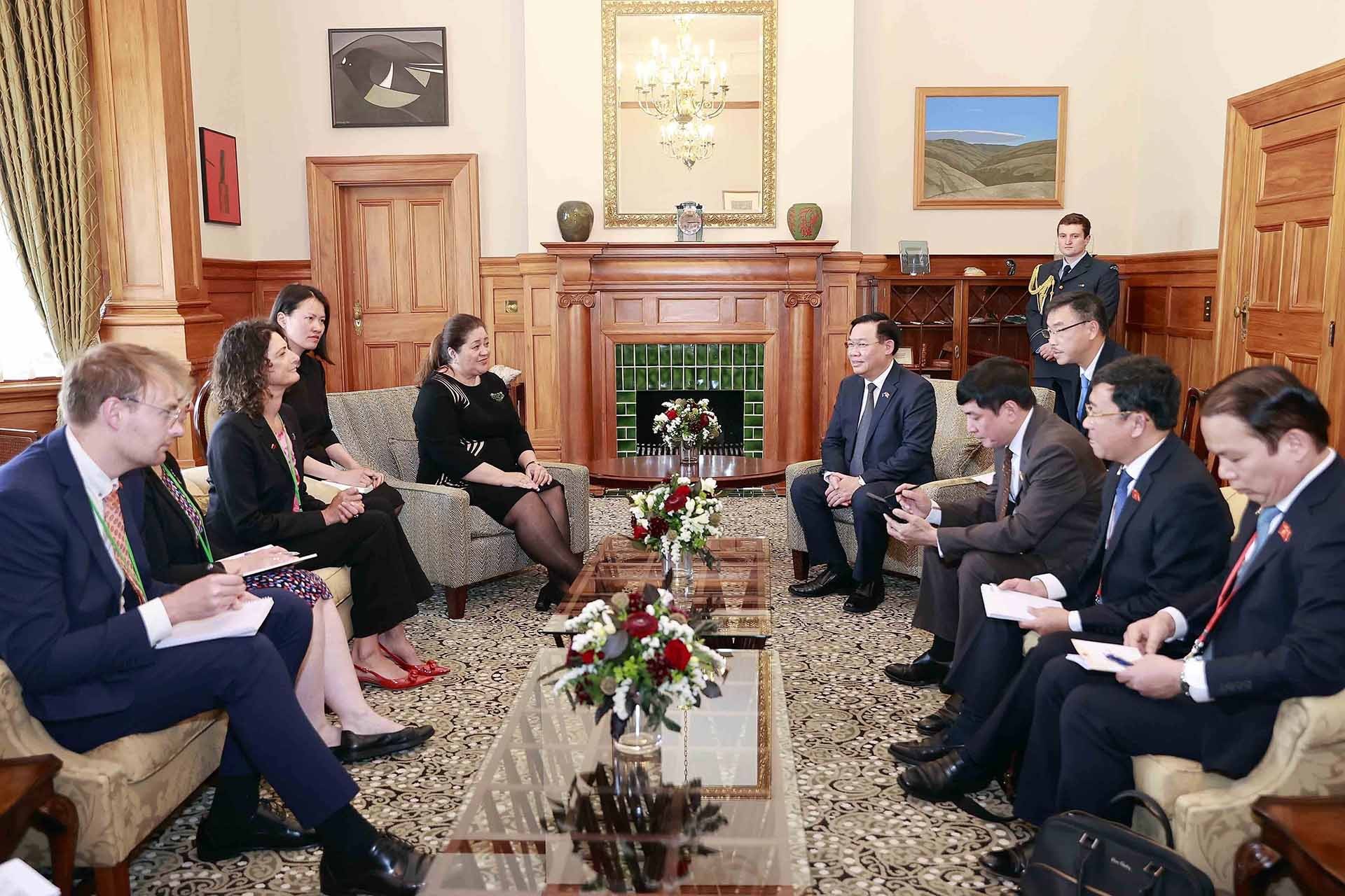 Chủ tịch Quốc hội Vương Đình Huệ hội kiến Toàn quyền New Zealand Dame Cindy Kiro. (Nguồn: TTXVN) Chủ tịch Quốc hội Vương Đình Huệ hội kiến Toàn quyền New Zealand Dame Cindy Kiro. (Nguồn: TTXVN)