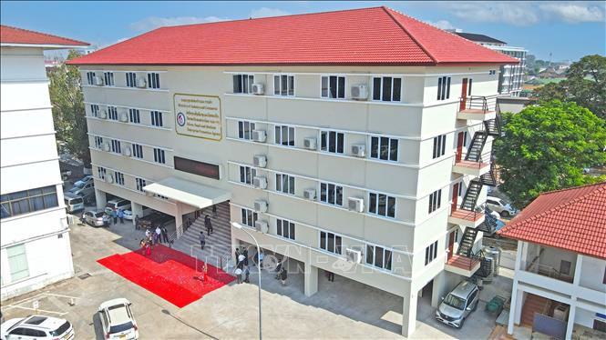 Bàn giao tòa nhà Cục Xúc tiến doanh nghiệp vừa và nhỏ cho Bộ Công Thương Lào Chú thích ảnh