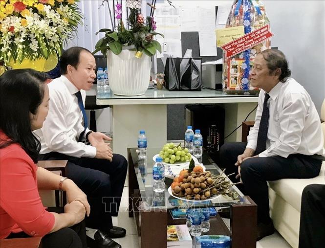 Chia vui cùng các chức sắc và đồng bào có đạo dịp Giáng sinh, năm mới Chú thích ảnh