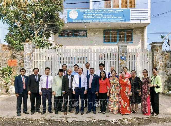 Chia vui cùng các chức sắc và đồng bào có đạo dịp Giáng sinh, năm mới Chú thích ảnh