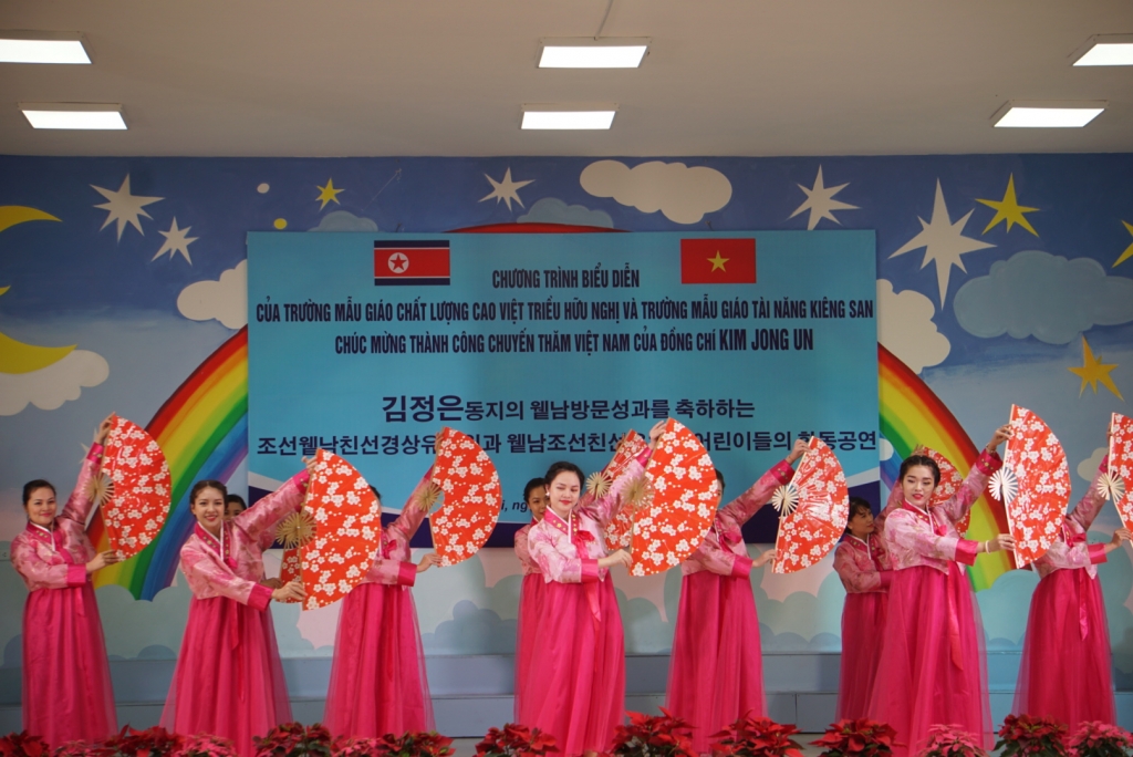 Thiếu nhi Triều Tiên hát “Ai yêu Bác Hồ Chí Minh hơn thiếu niên nhi đồng” thieu nhi trieu tien hat ai yeu bac ho chi minh hon thieu nien nhi dong