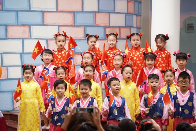 Thiếu nhi Triều Tiên hát “Ai yêu Bác Hồ Chí Minh hơn thiếu niên nhi đồng” thieu nhi trieu tien hat ai yeu bac ho chi minh hon thieu nien nhi dong