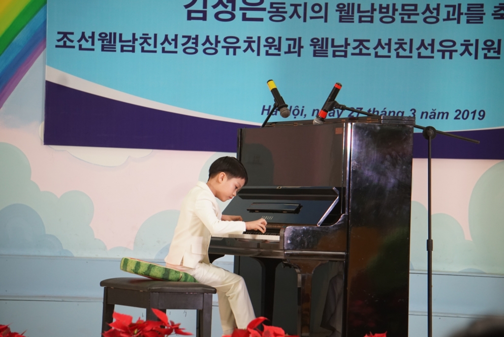 Thiếu nhi Triều Tiên hát “Ai yêu Bác Hồ Chí Minh hơn thiếu niên nhi đồng” thieu nhi trieu tien hat ai yeu bac ho chi minh hon thieu nien nhi dong