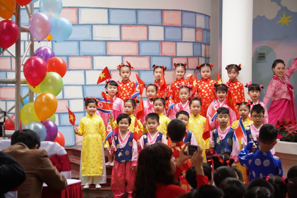 Thiếu nhi Triều Tiên hát “Ai yêu Bác Hồ Chí Minh hơn thiếu niên nhi đồng” thieu nhi trieu tien hat ai yeu bac ho chi minh hon thieu nien nhi dong