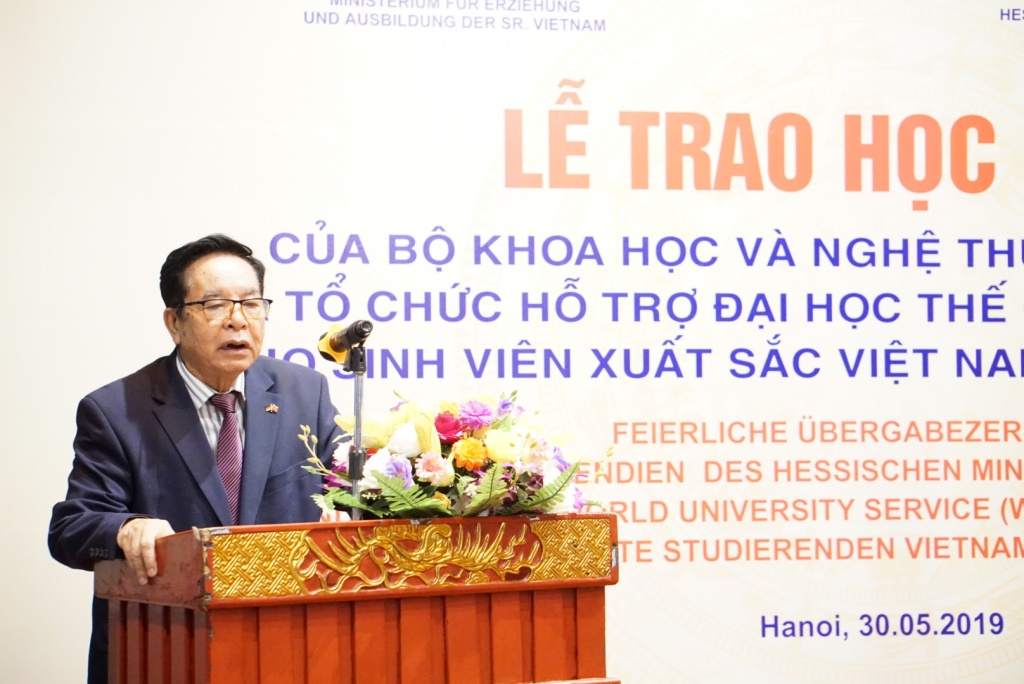80 sinh viên nghèo vượt khó được trao học bổng Hessen (Đức) 80 sinh vien ngheo vuot kho duoc trao hoc bong hessen duc
