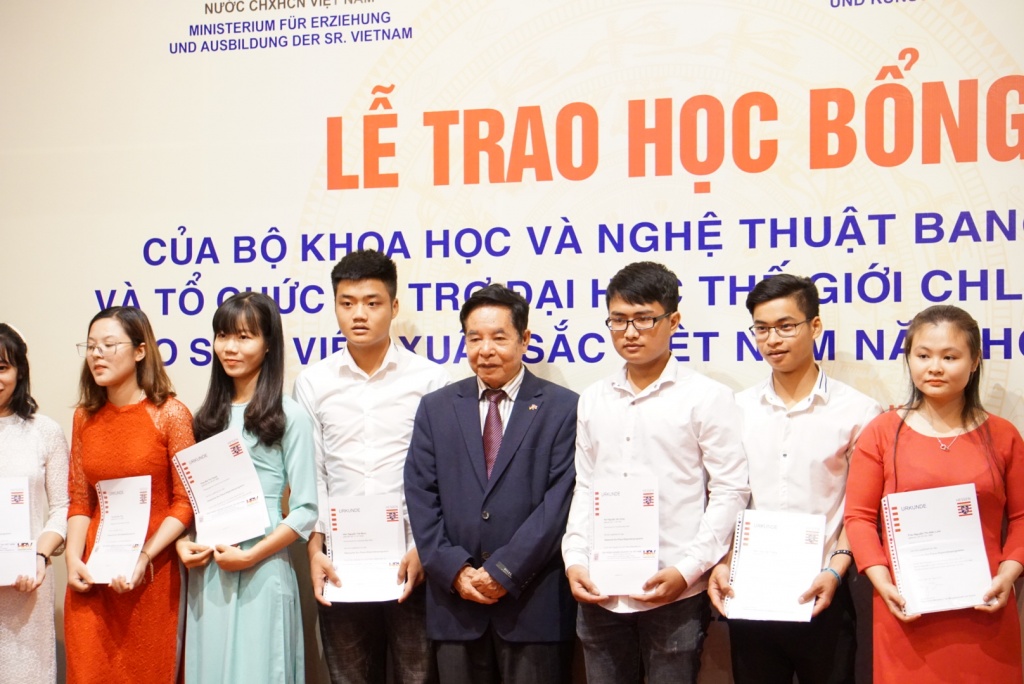80 sinh viên nghèo vượt khó được trao học bổng Hessen (Đức) 80 sinh vien ngheo vuot kho duoc trao hoc bong hessen duc