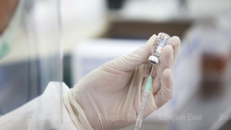 Таиланд продолжает массовую вакцинацию иностранцев