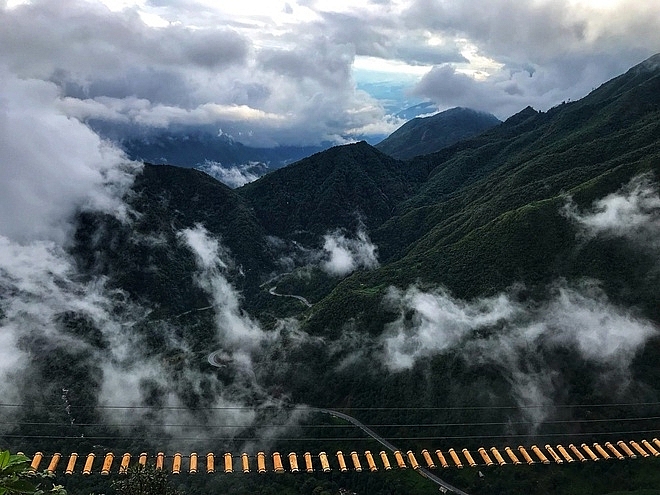 Vietnam Top Destinations: Exotic suspension bridge on the top of O Quy Ho pass 1655 cau treo mao hiem o sapa 1 1447