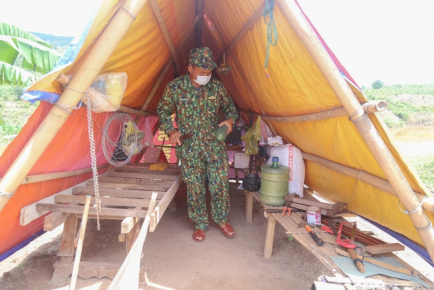 undefined 5228 chot bien phong kiem soat dich viet lao05 1597655185