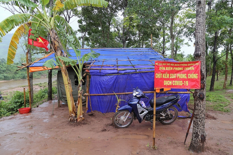 undefined 5658 chot bien phong kiem soat dich viet lao11 1597655200