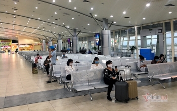 flight tickets unprecedentedly cheap demand still stays low