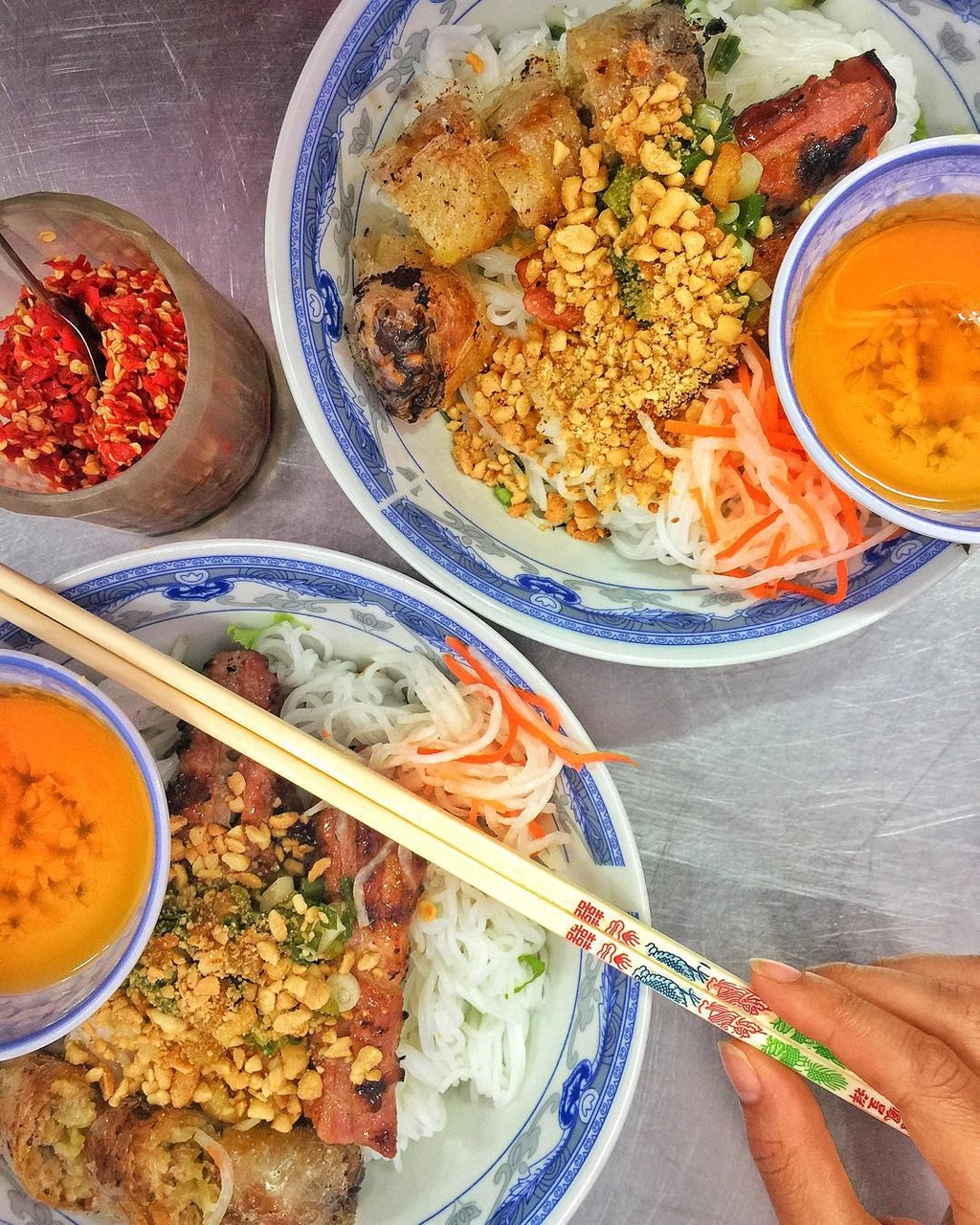 7 mon an khong the bo qua khi den tham ho chi minh
