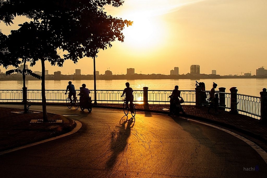 Hanoian’s peaceful life on early days of summer hanoians peaceful life on early days of summer