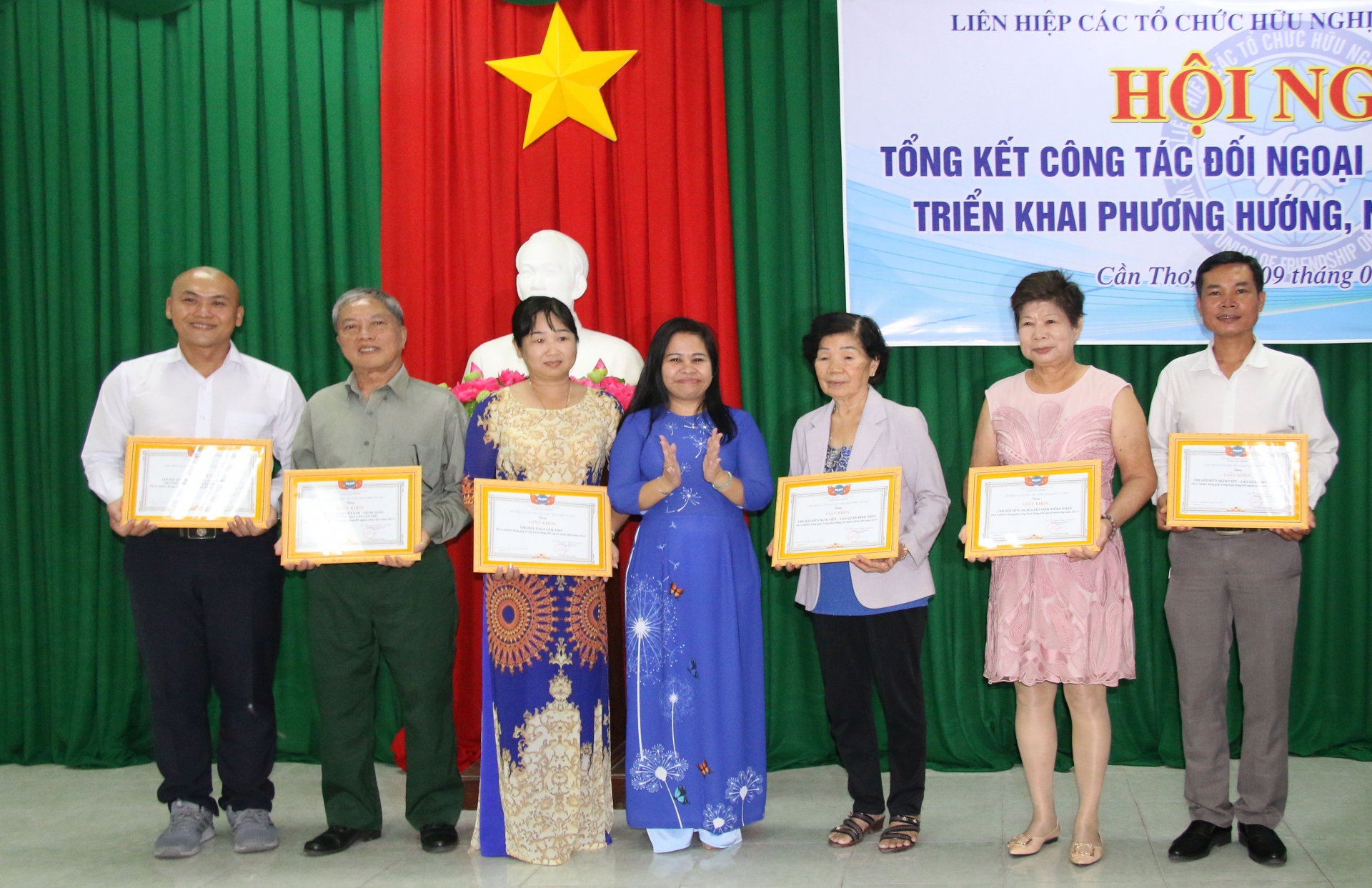 Liên hiệp Cần Thơ vinh dự nhận Bằng khen của Thủ tướng Chính Phủ lien hiep can tho vinh du nhan bang khen cua thu tuong chinh phu