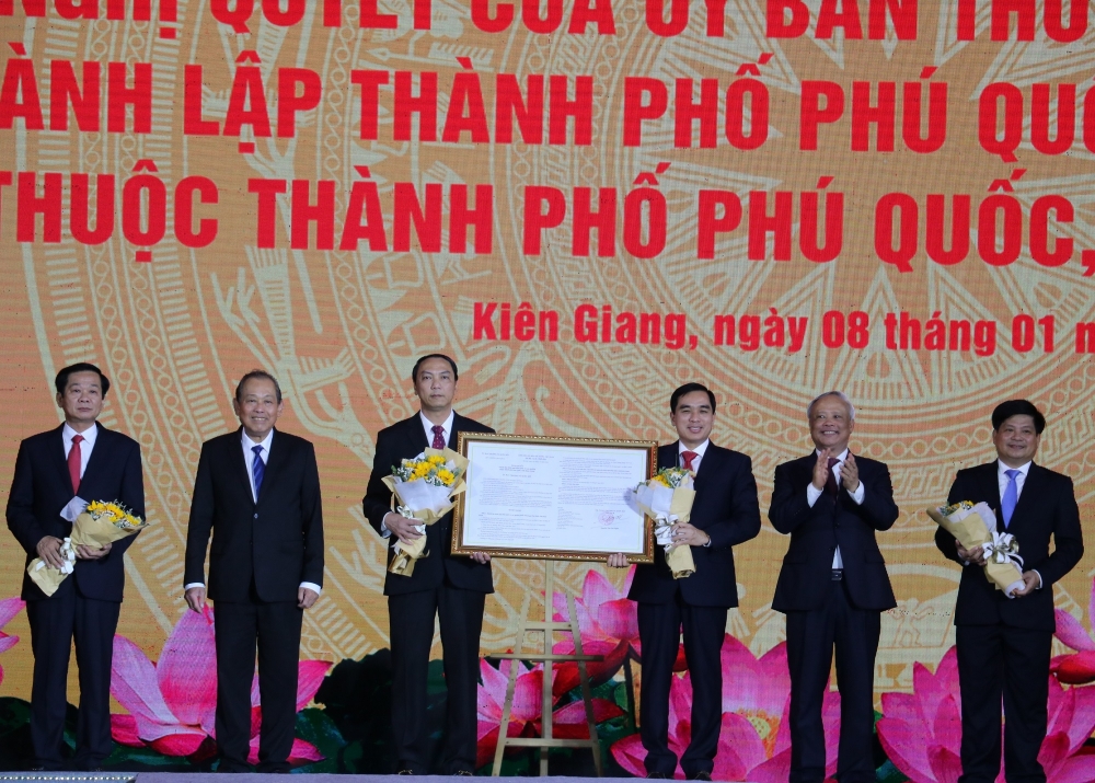 Công bố Nghị quyết thành lập TP Phú Quốc Công bố Nghị quyết thành lập TP Phú Quốc