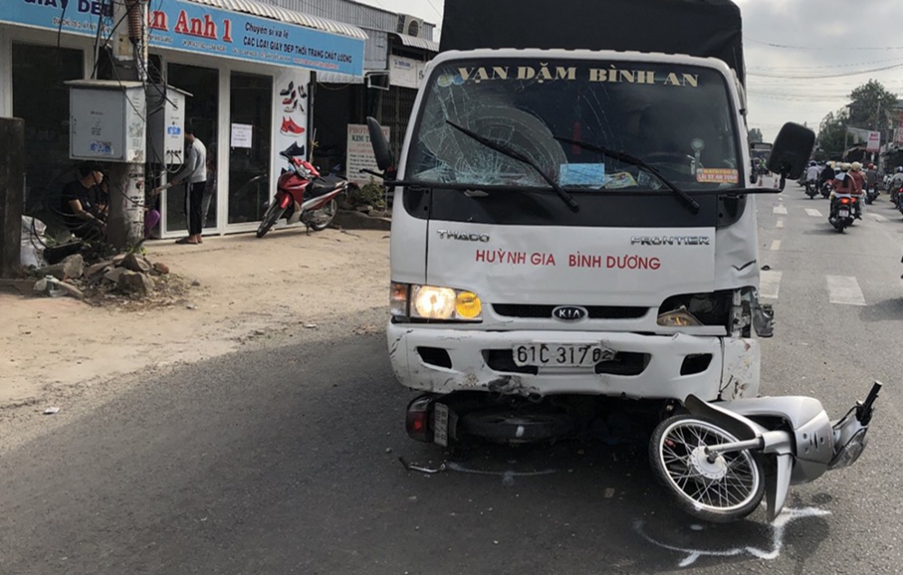 Tài xế xe tải ngủ gật gây tai nạn khiến 6 người bị thương tại An Giang Tài xế xe tải ngủ gật gây tai nạn khiến 6 người bị thương tại An Giang