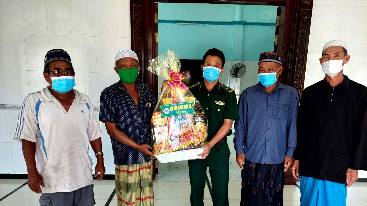 Nhiều hoạt động chăm lo nhân dân khu vực biên giới An Giang đón Tết Nguyên đán Nhiều hoạt động chăm lo nhân dân khu vực biên giới An Giang đón Tết Nguyên đán