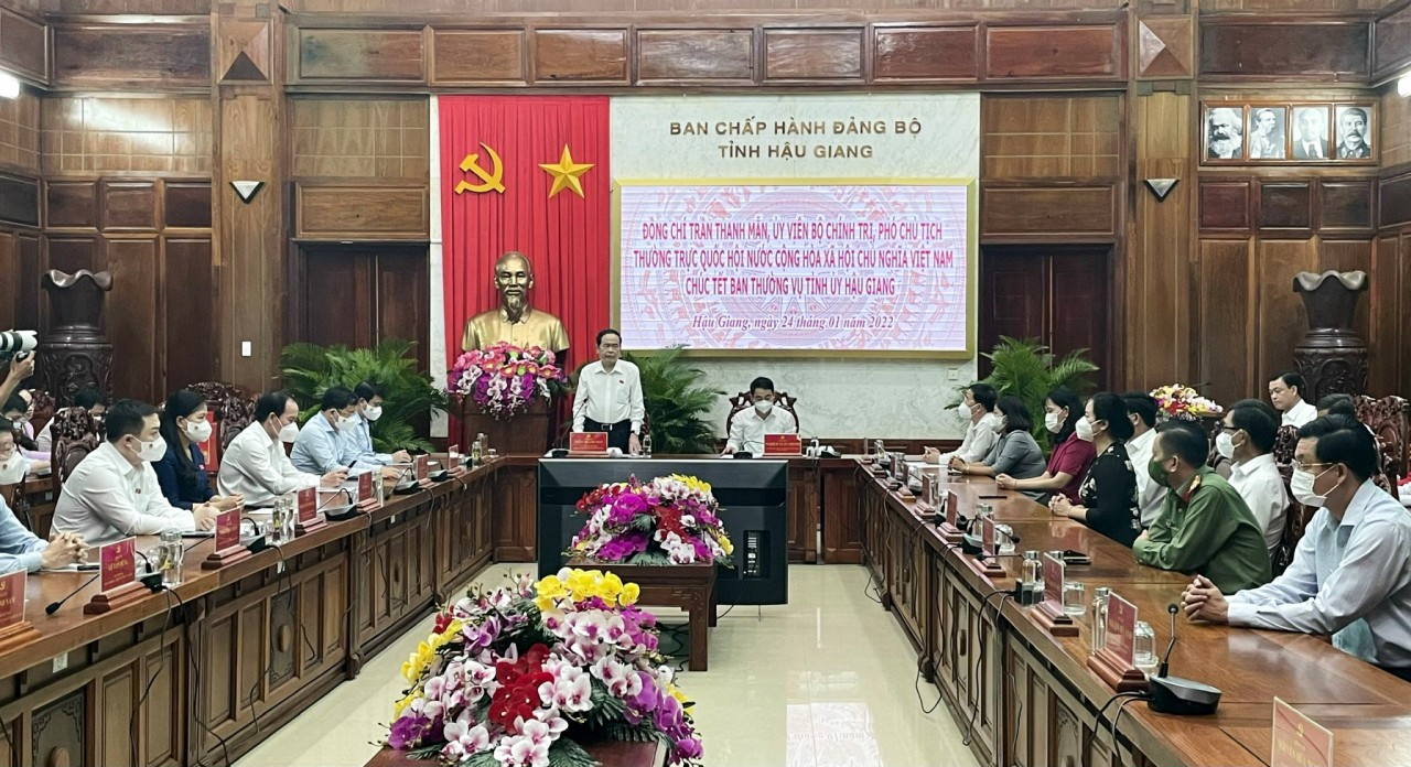 Tặng quà gia đình chính sách, người nghèo, gia đình khó khăn tại tỉnh Hậu Giang Tặng quà gia đình chính sách, người nghèo, gia đình khó khăn tại tỉnh Hậu Giang