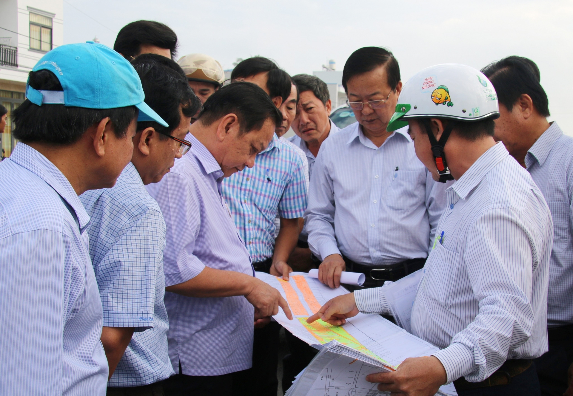 Kiểm tra, đôn đốc đẩy nhanh tiến độ thi công kè sông Cần Thơ kiem tra don doc day nhanh tien do thi cong ke song can tho