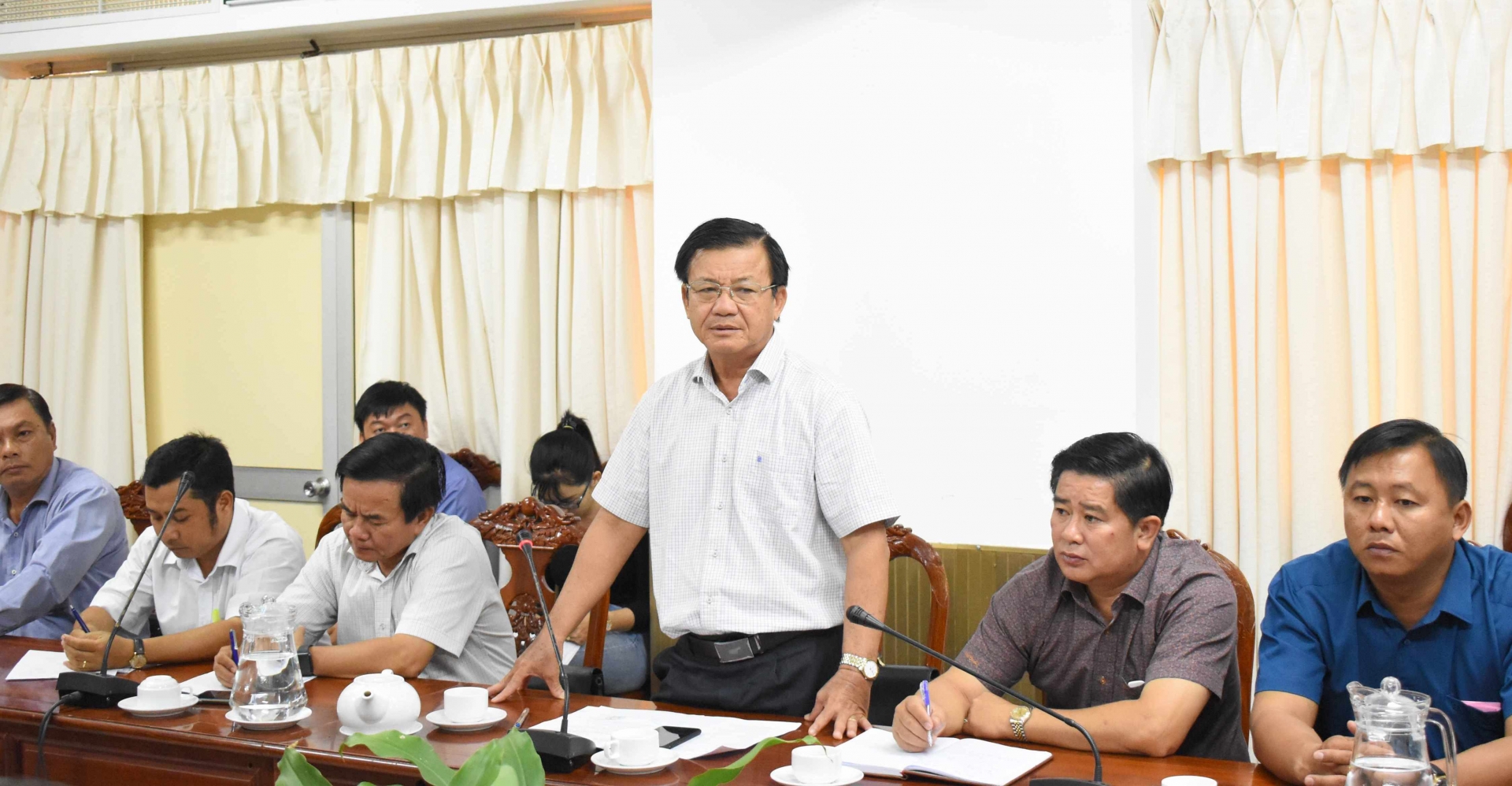 Kiểm tra, đôn đốc đẩy nhanh tiến độ thi công kè sông Cần Thơ kiem tra don doc day nhanh tien do thi cong ke song can tho