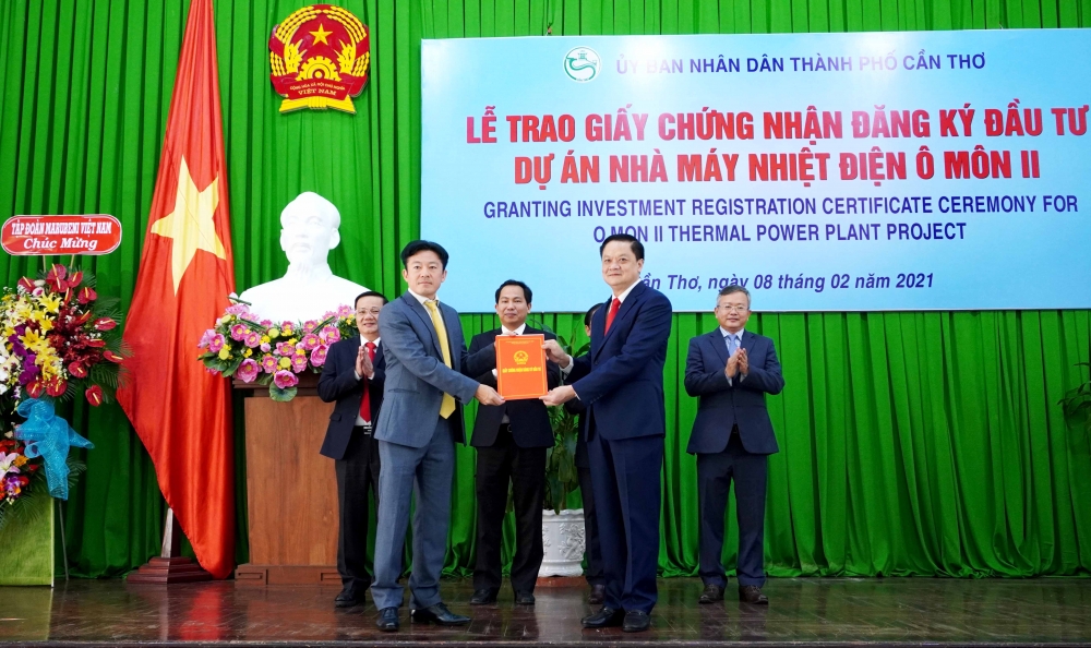 Cần Thơ: Trao Giấy chứng nhận đăng ký đầu tư dự án trị giá 1,3 tỷ USD Cần Thơ: Trao Giấy chứng nhận đăng ký đầu tư dự án trị giá 1,3 tỷ USD